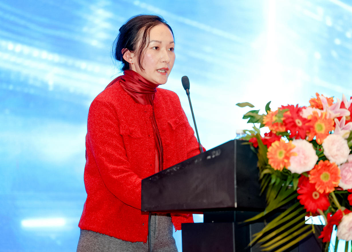 1774944530644616.jpg 劉璇做報(bào)告.jpg