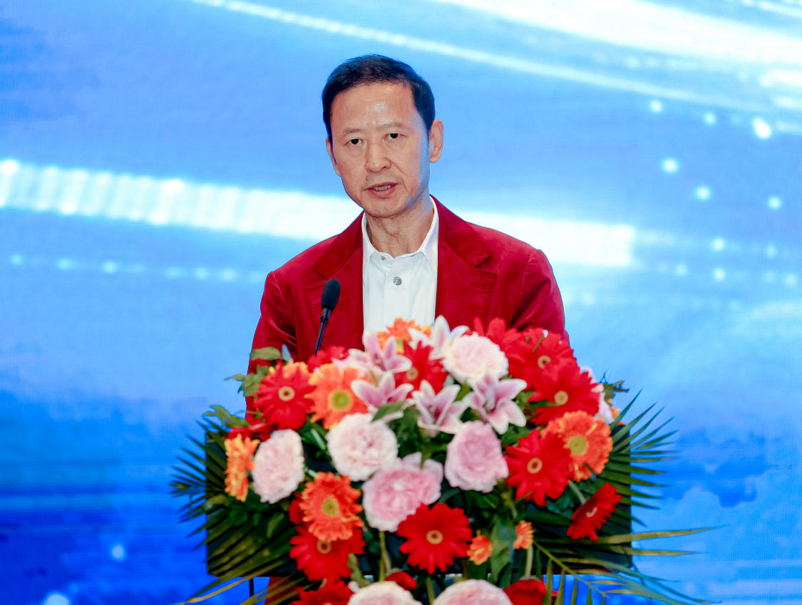 1774944625172299.jpg 劉總做報(bào)告.jpg